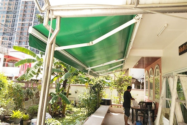127-retractable-awnings7049DD54-F4C3-7CCE-6D9F-5E3319C81399.jpg
