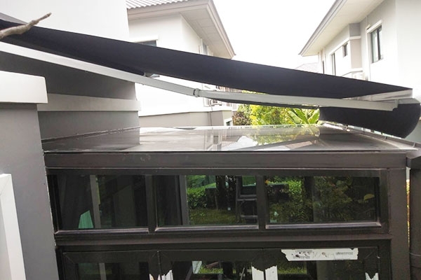 138-retractable-awningsE7B35D20-F5D0-3AC7-8F9C-A7BA18EB2C54.jpg