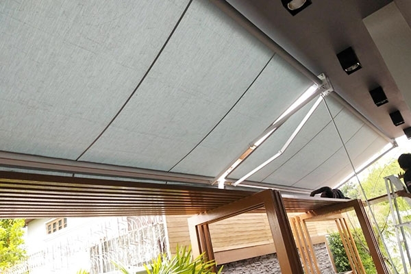 146-retractable-awnings11EDC86F-AB22-458B-DA8B-233018AF73B3.jpg