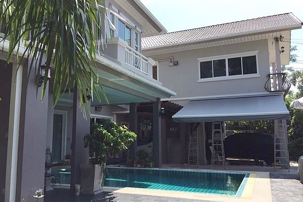 32-retractable-awnings31BE0550-0BE4-79AA-51A8-449642771B39.jpg