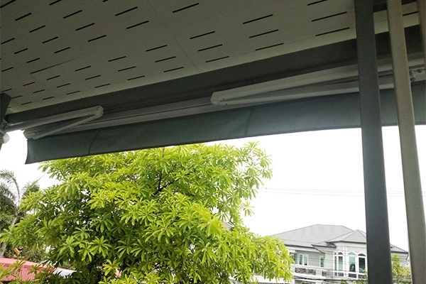 34-retractable-awnings66AA0141-9B9F-639B-C1C0-F4EEAFA55314.jpg