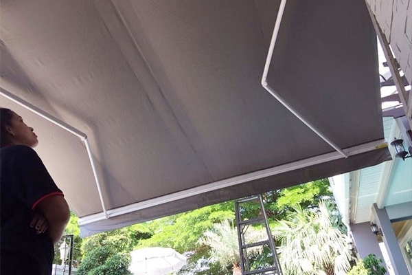 95-retractable-awnings8160509B-0033-F409-F64D-BA0406AC991E.jpg