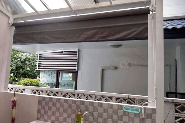 60-vertical-drop-awnings3BE0441A-4D45-2882-4948-A60A3C030FF2.jpg